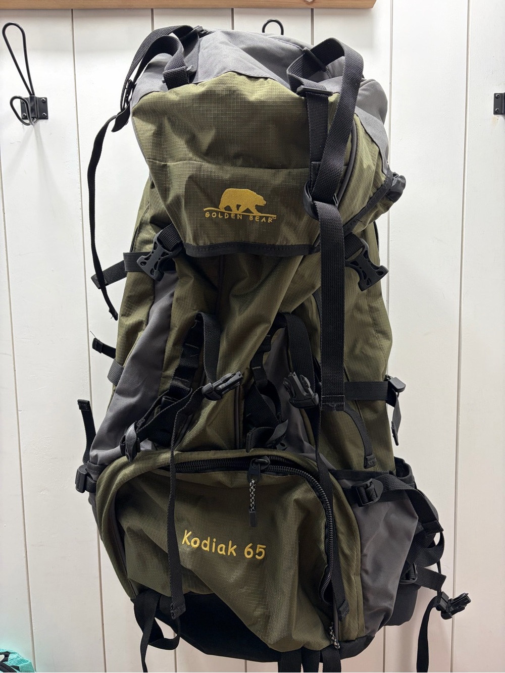 Golden Bear Kodiak 65 Men's Olive/Gray Hiking Backpack